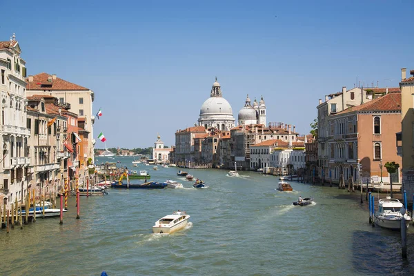 El Gran Canal y la Basílica de Santa Maria della Salute, Venecia, Italia 20 de junio de 2017 — Foto de Stock