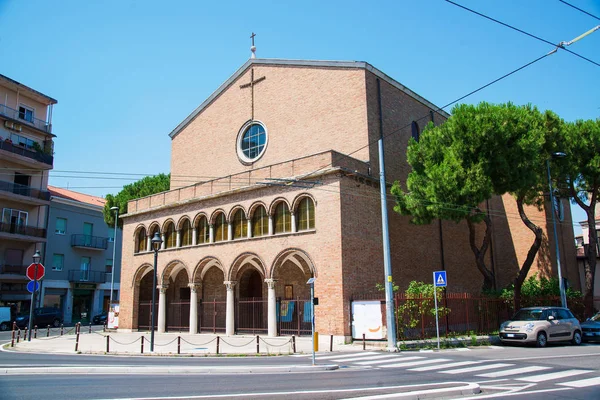 Kyrkan St Nicholas, Rimini, Italien - 21 juni 2017 — Stockfoto