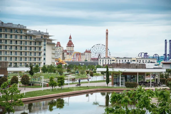 Adler, Rusland - 18 mei 2017 Hotel Sochi Park. Adler, Krasnodar — Stockfoto