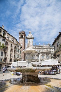 Çeşme Our Lady Verona of Piazza delle Erbe square - 19 Haziran 2017