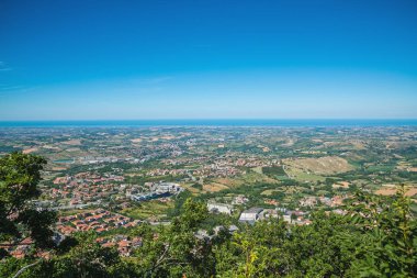 San Marino Cumhuriyeti ve Monte Titano, San Marino şehri üzerinden Panoraması. 