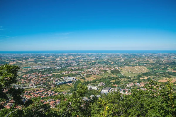 Panorama da República de San Marino e Itália de Monte Titano, Cidade de San Marino . — Fotografia de Stock