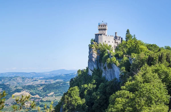 Sommar foto av san marino andra torn: cesta eller fratta — Stockfoto