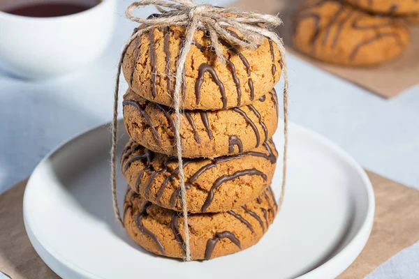 Oatmeal cookies and a cup of coffee on a gray table. — Stock Photo, Image