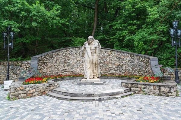 リゾートパークの詩人プーシキンへの記念碑 7月24 2019ロシアのZheleznovodskの街 — ストック写真