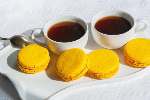 Macaroons Xícara Café Mesa Madeira Branca — Fotografia de Stock