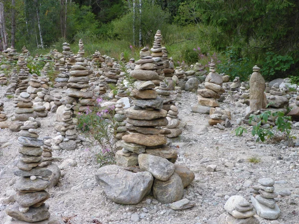 Cairn / insan yapımı taş yığınları
