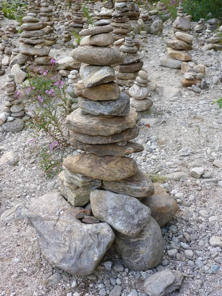 Cairn / insan yapımı direğe taş