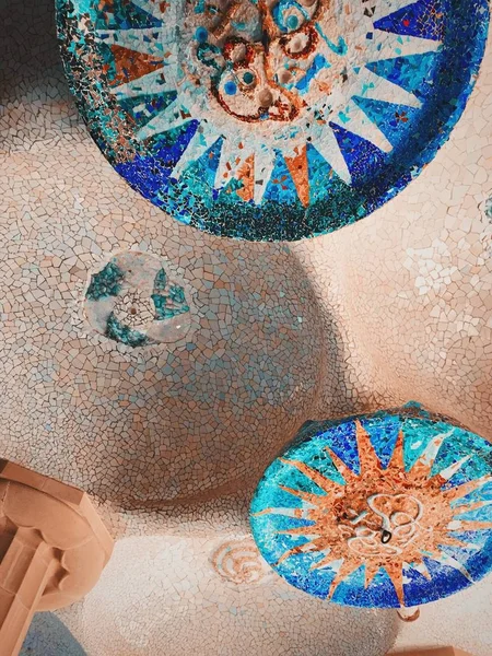 Trencadis mosaic from broken tile shards on the ceiling of Hypostyle Room in Park Guell, Barcelona, Catalonia, Spain. — Stock Photo, Image