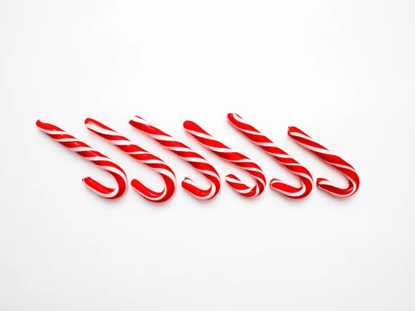 Vánoční candy cane lízátko izolovaných na bílém — Stock fotografie