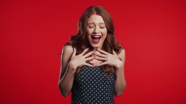 Portrait of girl with red hair, she shows wow delight effect gesture. Surprised excited happy woman. Pretty female shocked model on studio background. — Stockvideo