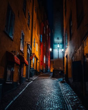14 Şubat 2020, Stockholm İsveç. Gamla Stan 'de güzel, rahat, dar bir sokak. Eski bir kasaba. 