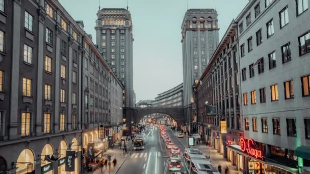 14 februari 2020, Stockholm Sverige. Affärscentrums byggnader, trafikstockningar — Stockvideo