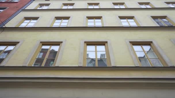 Steadicam shot: modern buildings in old european city. Facades of houses in narrow streets at Scandinavia. Traveling concept. — Stock Video