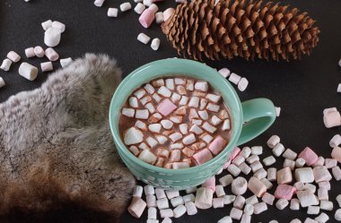 Şekerlemeli sıcak çikolata.