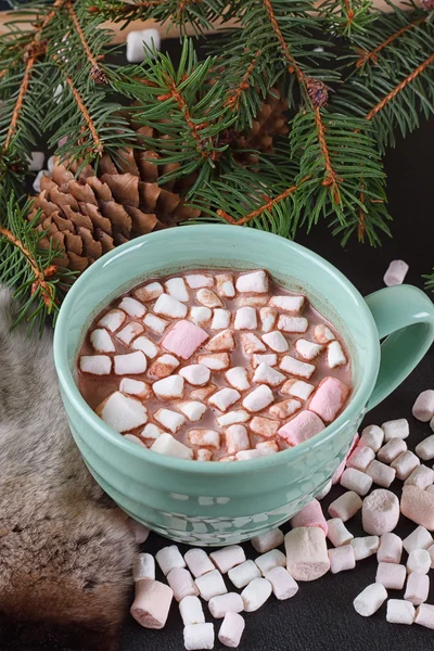 Horká čokoláda s marshmallows — Stock fotografie