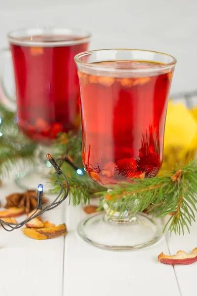 Hot winter drinks. Red tea fir needles — Stock Photo, Image