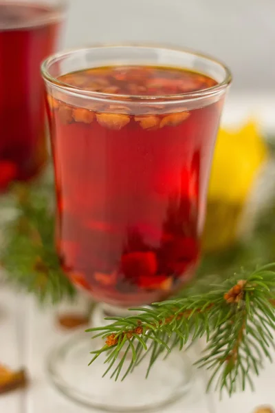 Hot winter drinks. Red tea fir needles — Stock Photo, Image