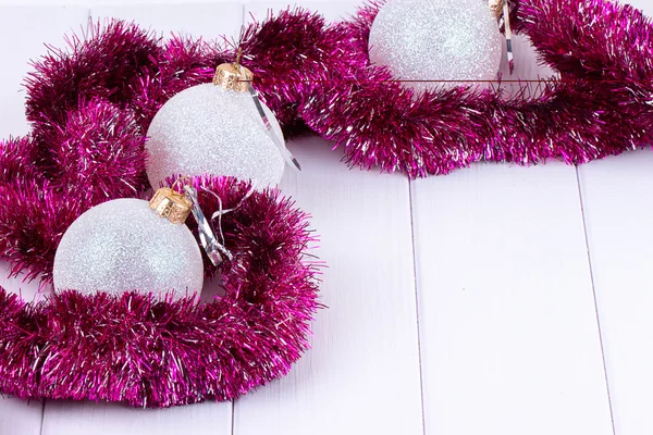 Julkort med bollar och kransar — Stockfoto