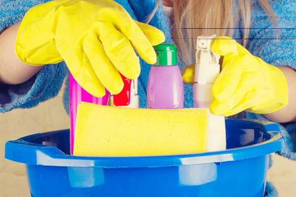 Close-up of woman holdinh basin with cleaning supplies — Stock Photo, Image