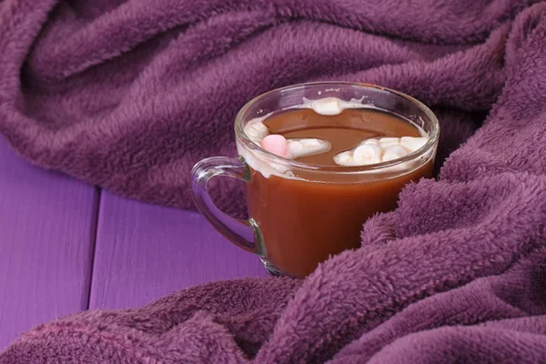 Chocolate quente, cobertor de malha acolhedor . — Fotografia de Stock