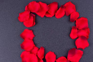 Yapay yaprakları siyah arka plan çerçeve