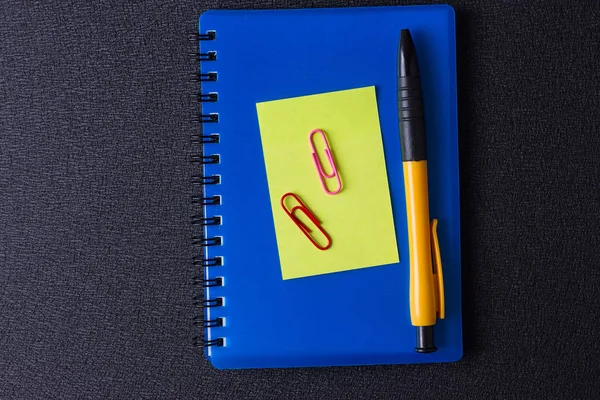 Blue notepad with multi-colored stickers and pen — Stock Photo, Image