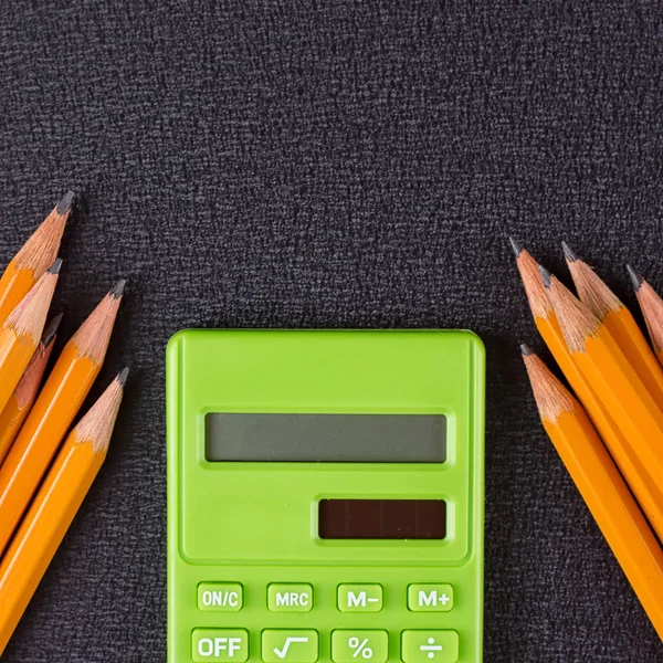 Lápiz y calculadora — Foto de Stock