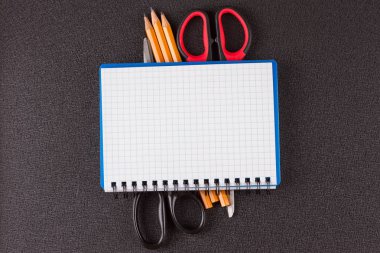 Üstten görünüm açık sarmal boş defter