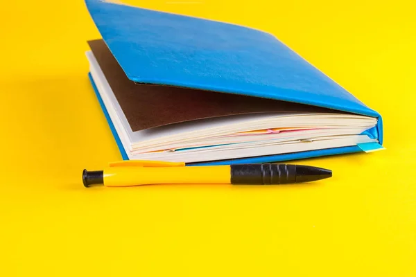 Planejador diário com marcadores coloridos — Fotografia de Stock