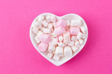 heart-shaped plate with marshmallows clipart