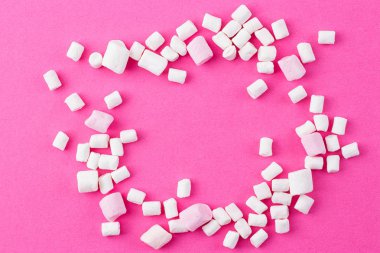 Renkli bükülmüş hatmi