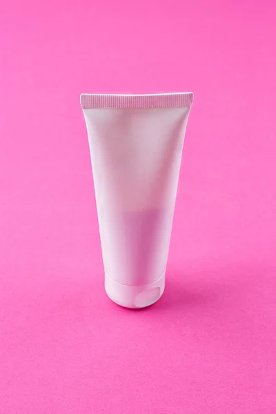 Pacote de tubo cosmético branco em branco de creme ou gel — Fotografia de Stock