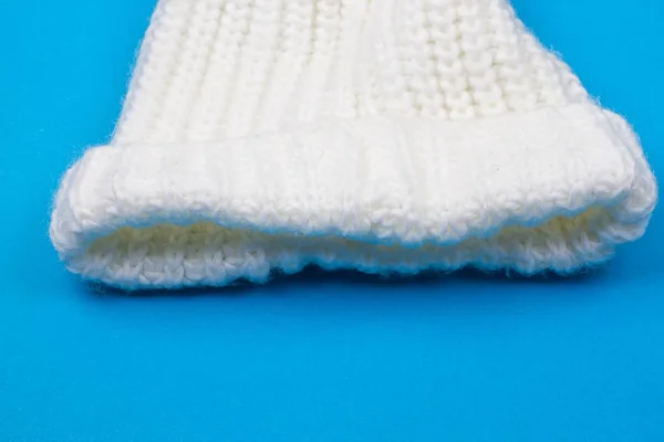 Inverno branco touca de malha — Fotografia de Stock