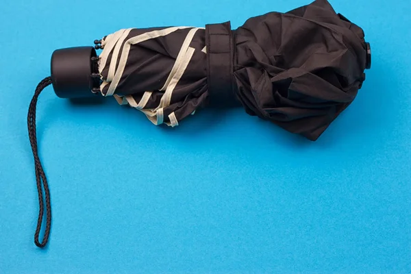 Uzavřené černý deštník — Stock fotografie