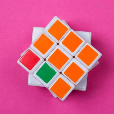 Rubik küpü pembe