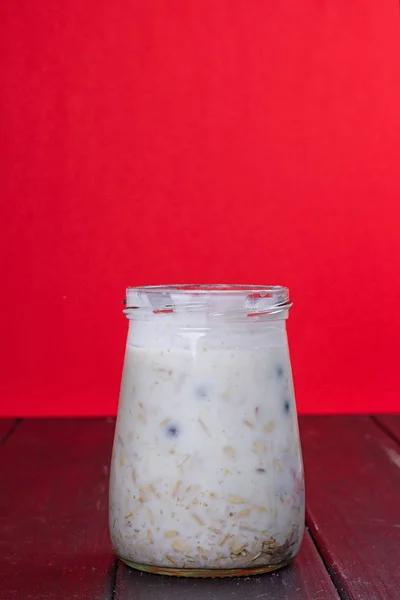 건강 한 아침 식사-muesli 유리 용기에 블루베리와 요구르트 — 스톡 사진