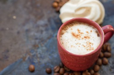 Kapuçino ve çikolata şekerleme