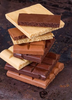 süt, koyu ve beyaz çikolata bar