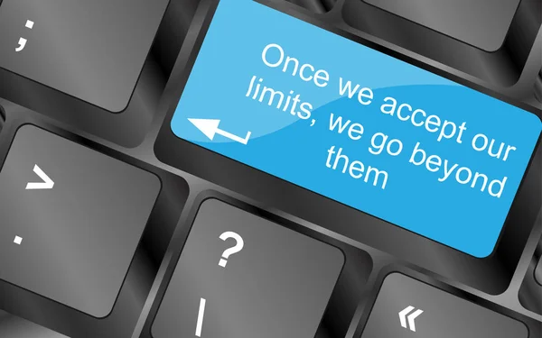 Jakmile budeme akceptovat naše limity jdeme za nimi. Kláves na klávesnici počítače. Inspirativní motivační citát. — Stock fotografie