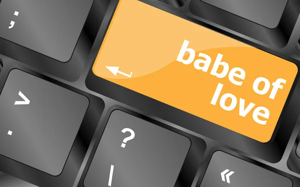 Bébé de l'amour sur la touche ou le clavier montrant internet sortir ensemble concept — Photo