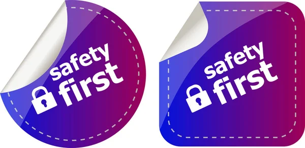 Bezpieczna etykieta znaku blokady izolowana na białym, najpierw bezpieczeństwo — Zdjęcie stockowe