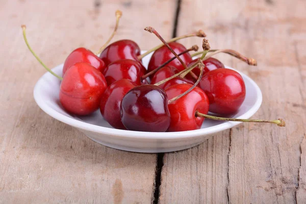 Zbliżenie na słodkie wiśniowe jagody świeże — Zdjęcie stockowe