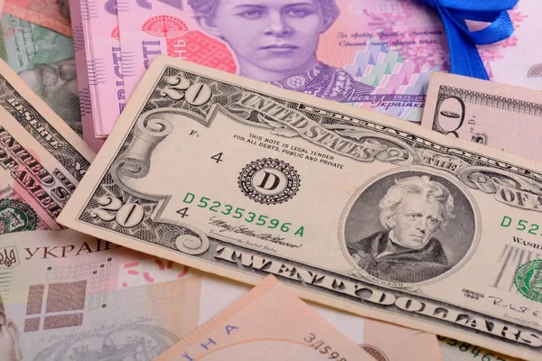 Ukrainska hryvnian och de amerikanska dollarna. Pengar set — Stockfoto