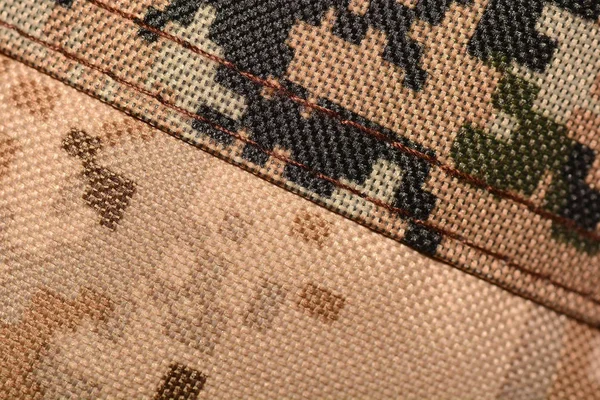 Textura de tela con un camuflaje pintado en colores del pantano. Imagen de fondo del ejército. Patrón textil de tela de camuflaje militar —  Fotos de Stock