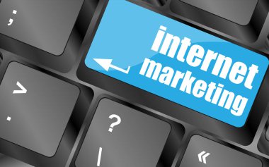 çevrimiçi pazarlama veya internet pazarlama kavramları, klavye tuşunun giriş tuşunda iletisi olan