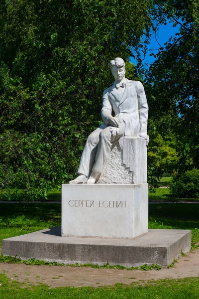 Sergei Yesenin, St. Petersburg anıt — Stok fotoğraf