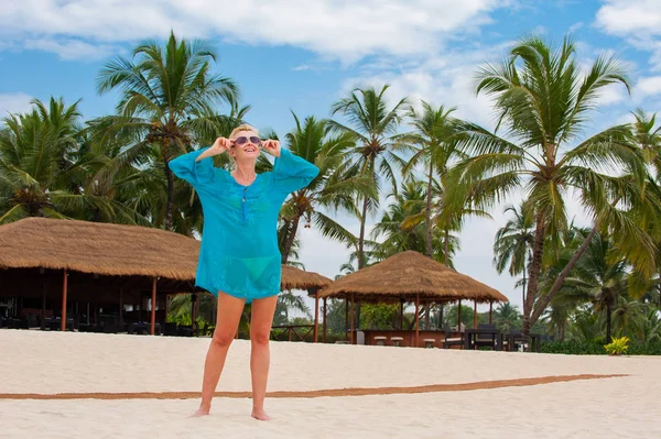 Mädchen am Strand — Stockfoto