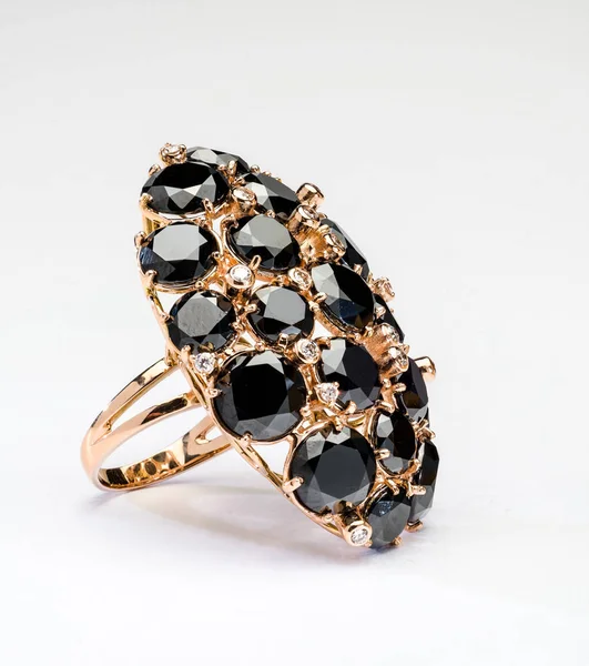 Schmuck, Ringe mit schwarzen Steinen — Stockfoto