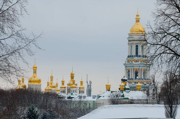 冬季にキエフ ・ ペチェールシク大修道院 — ストック写真